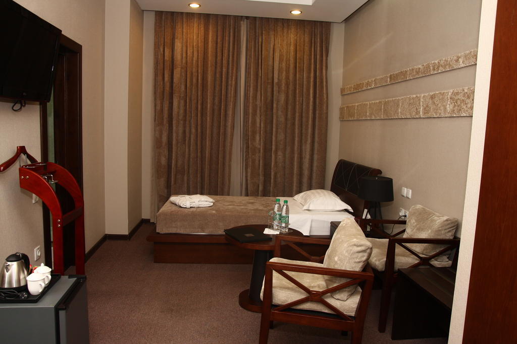 Grand M Hotel Навої Номер фото