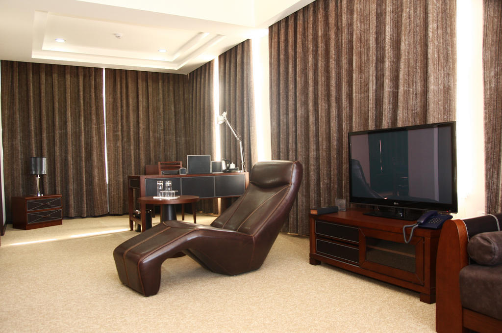 Grand M Hotel Навої Номер фото