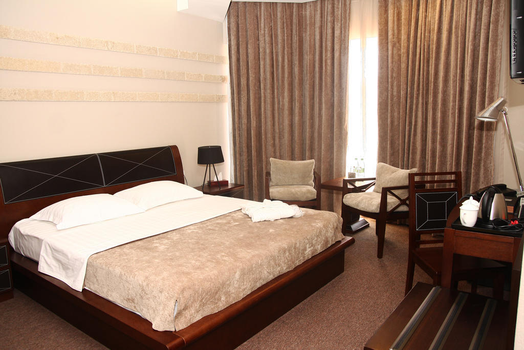 Grand M Hotel Навої Номер фото