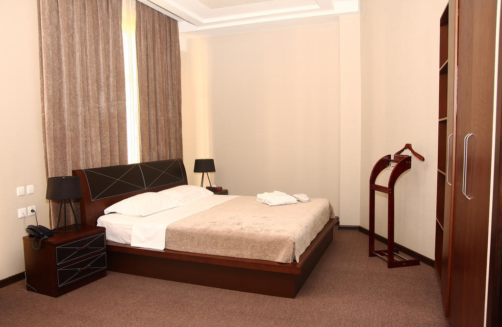 Grand M Hotel Навої Номер фото