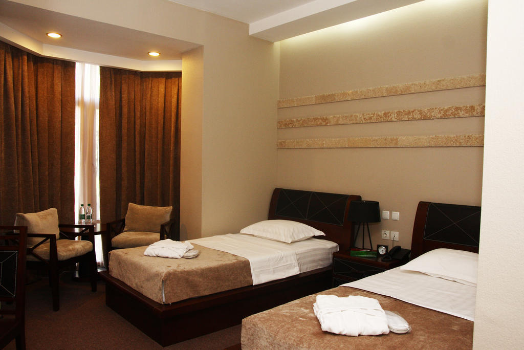Grand M Hotel Навої Номер фото