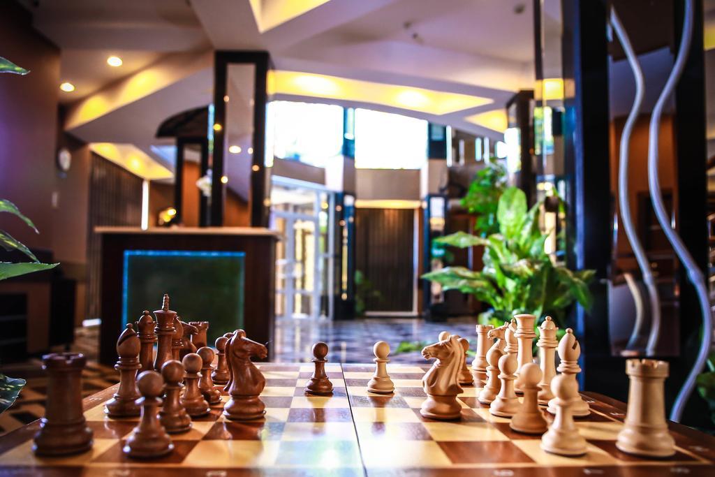 Grand M Hotel Навої Екстер'єр фото